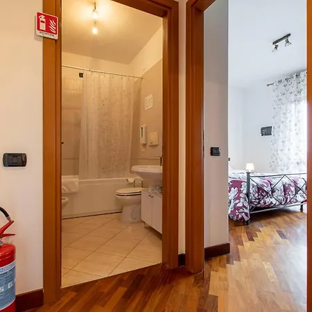 Alloggio Turistico Leonardo Home- Fiumicino Airport - Rome - Fiera *