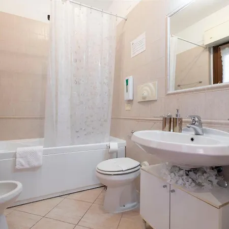 Appartement Turistico Leonardo Home- Airport, 2m In Treno- Rome, 20m In Treno- Fiera, 2m In Treno Fiumicino