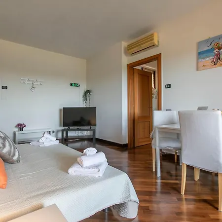 Appartement Turistico Leonardo Home- Airport, 2m In Treno- Rome, 20m In Treno- Fiera, 2m In Treno *
