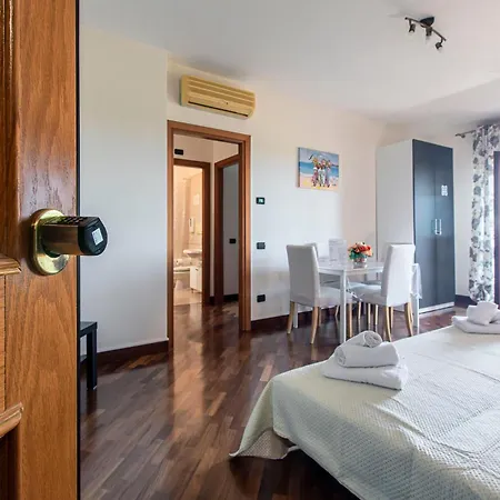 Turistico Leonardo Home- Airport, 2m In Treno- Rome, 20m In Treno- Fiera, 2m In Treno Appartement Fiumicino